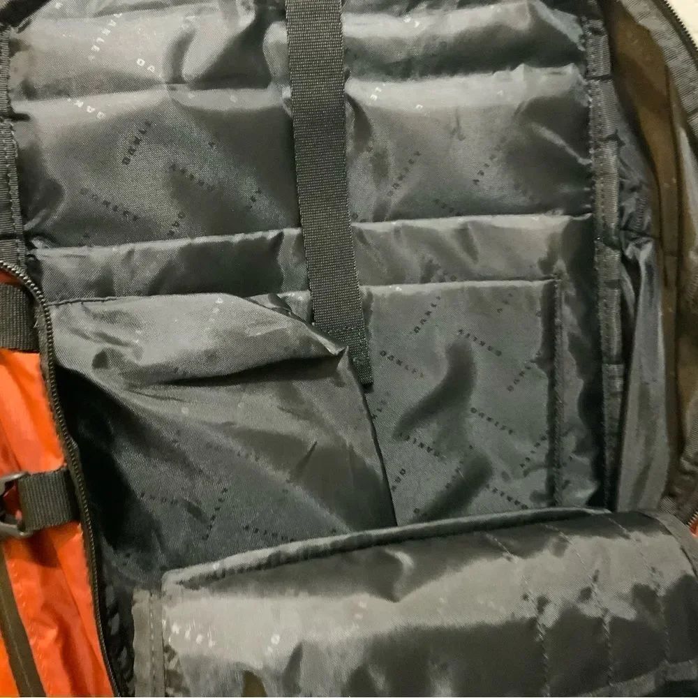 Oakley Outdoor Backpack Brick - Picture 13 of 15